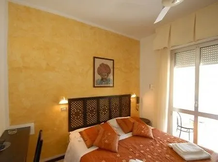 Hotell Everest 2*