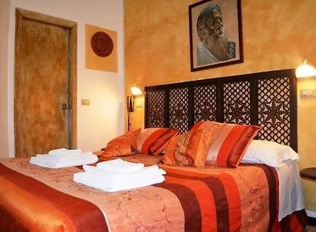 Hotell Everest 2*